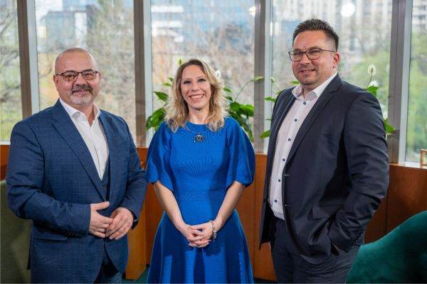 Adrian Asoltanie, Ioana Pârvu şi Dorian Petrovici